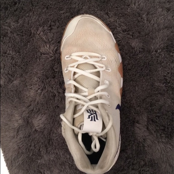 Kyrie 4s - Picture 1 of 4